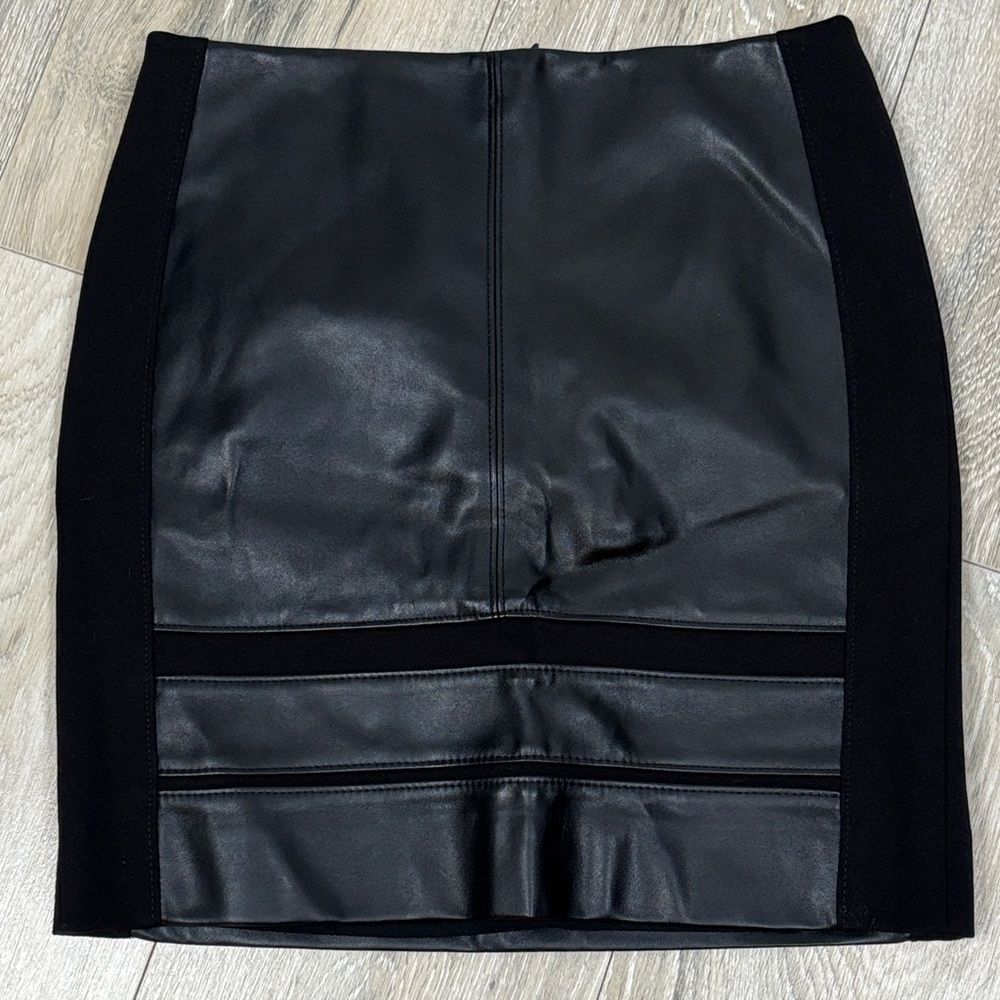NEW White House Black Market Black Faux Leather Panel Pencil Skirt Stretch sz 0